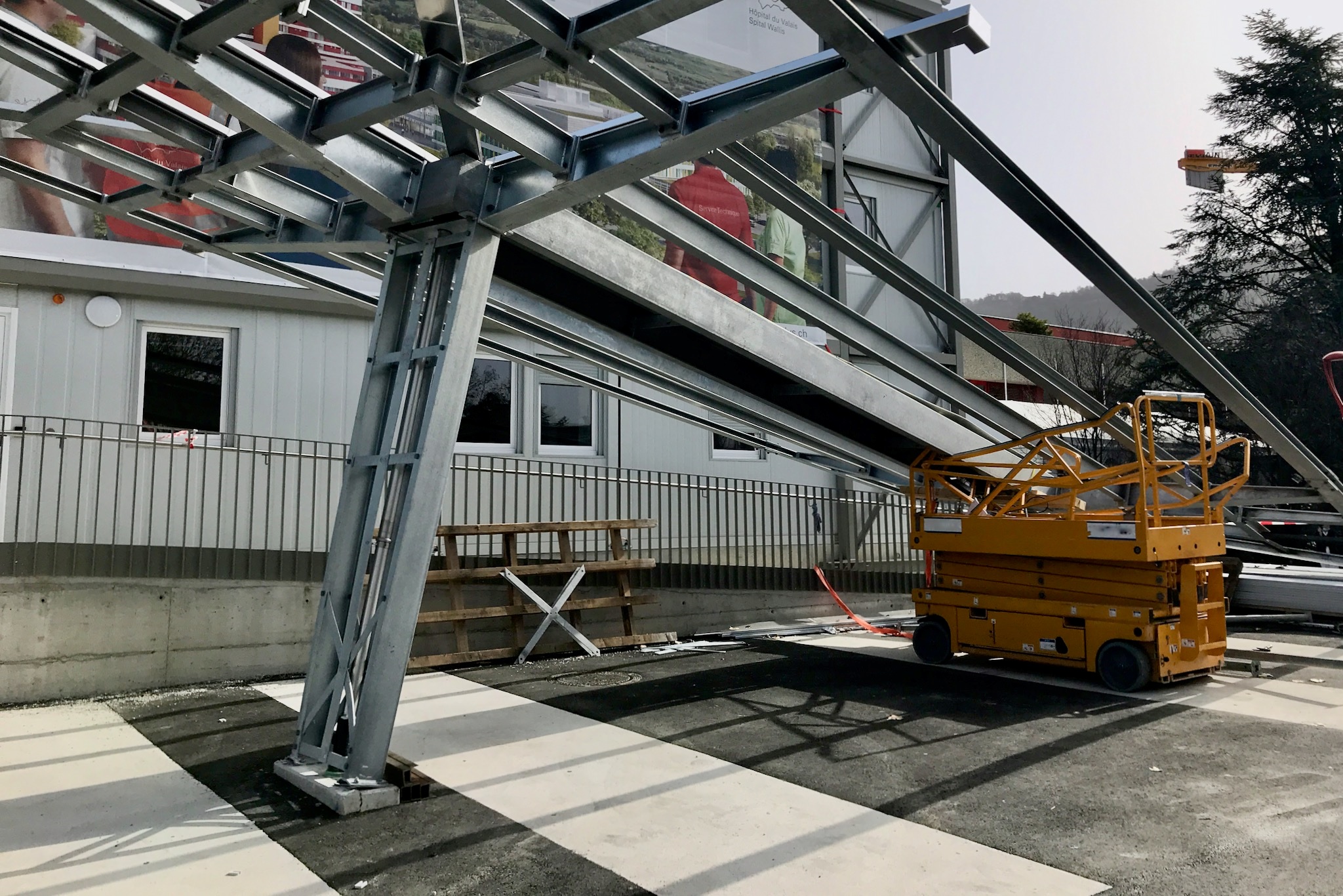 Accident de chantier à l'entrée de l'hôpital de Sion